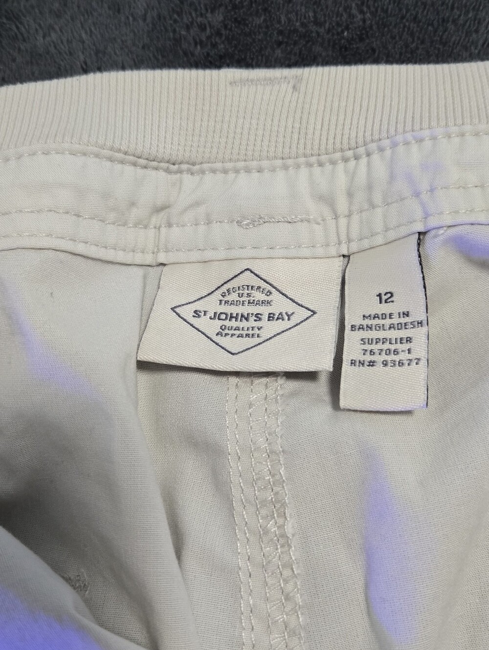St. John's Bay Light Beige Women's Cargo Shorts - Picture 3 of 3